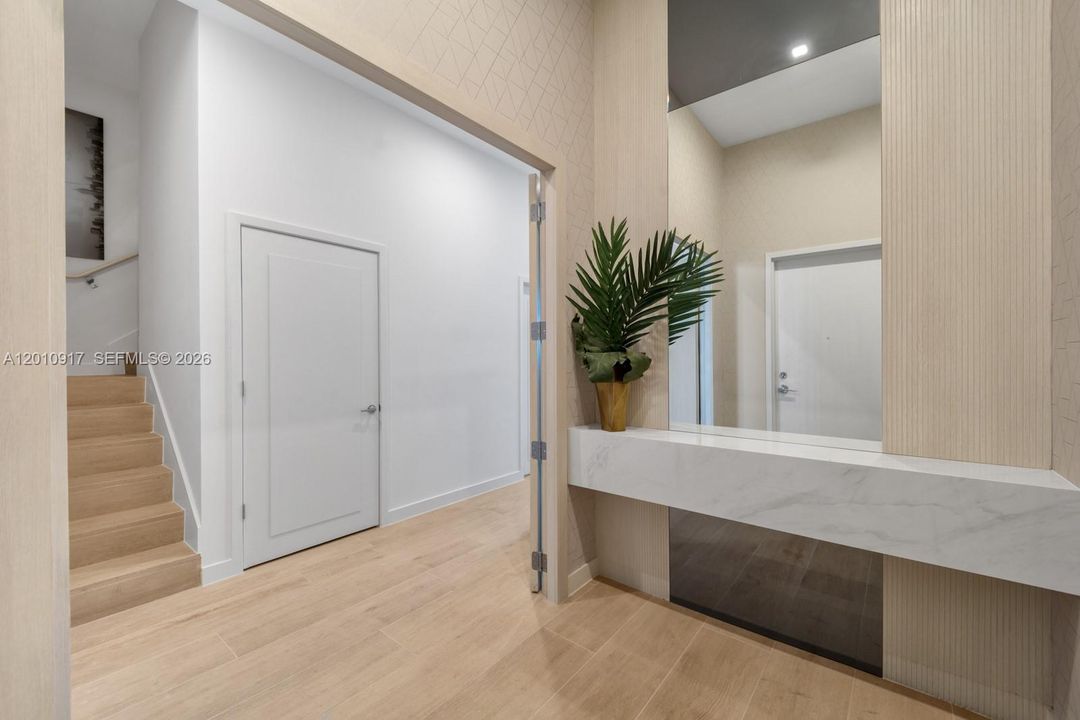 En Venta: $4,599,900 (3 camas, 3 baños, 3000 Pies cuadrados)