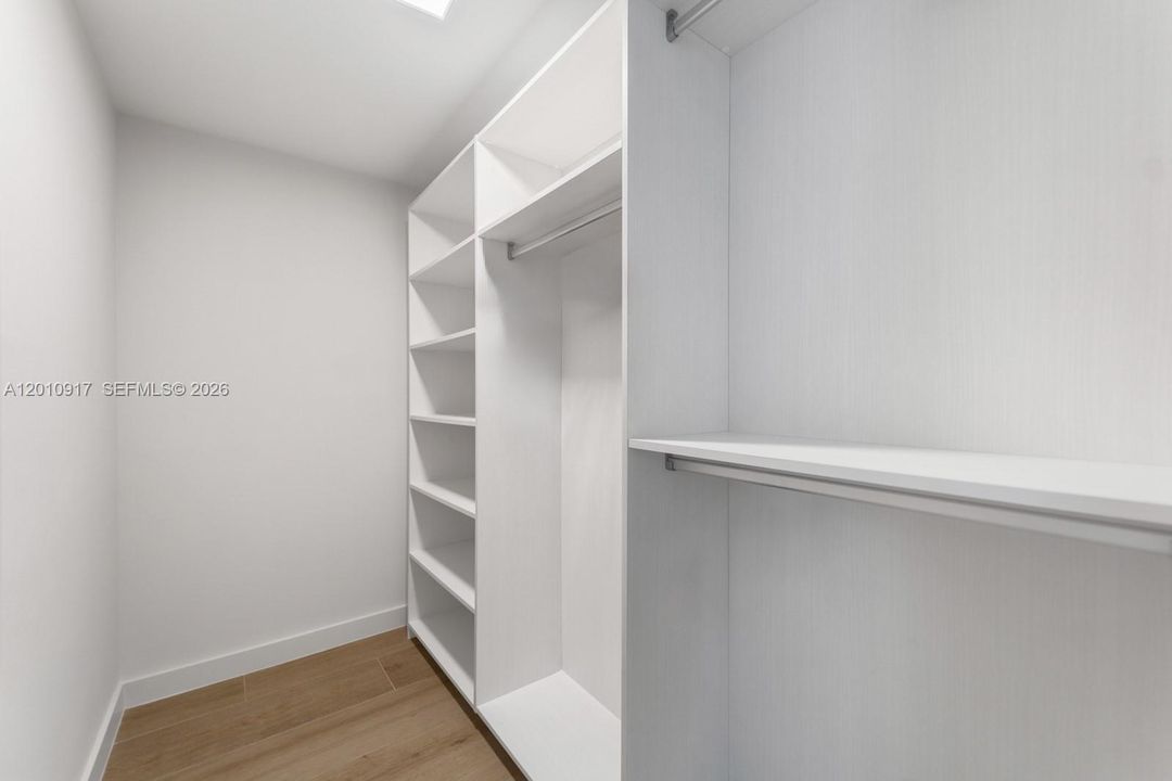 En Venta: $4,599,900 (3 camas, 3 baños, 3000 Pies cuadrados)