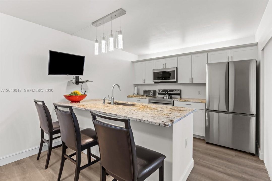 For Sale: $324,500 (2 beds, 2 baths, 1236 Square Feet)
