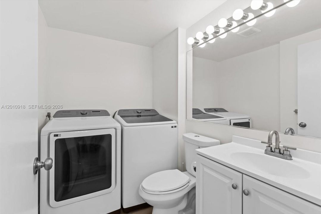 For Sale: $324,500 (2 beds, 2 baths, 1236 Square Feet)