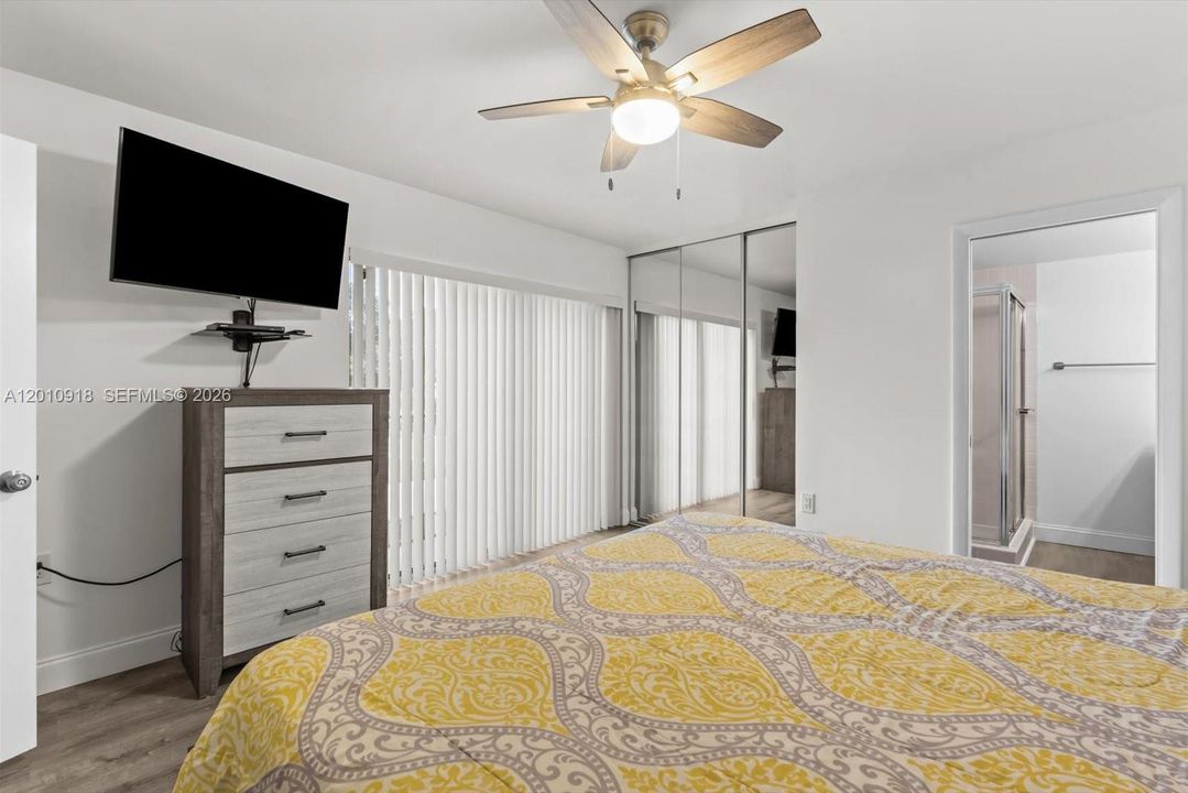 For Sale: $324,500 (2 beds, 2 baths, 1236 Square Feet)