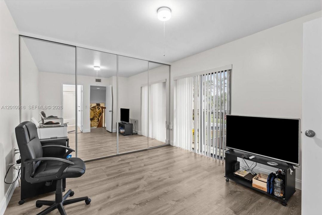 For Sale: $324,500 (2 beds, 2 baths, 1236 Square Feet)