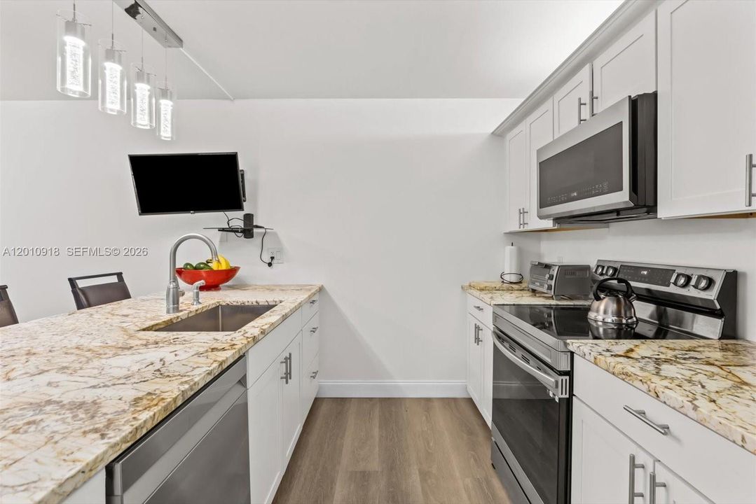 For Sale: $324,500 (2 beds, 2 baths, 1236 Square Feet)