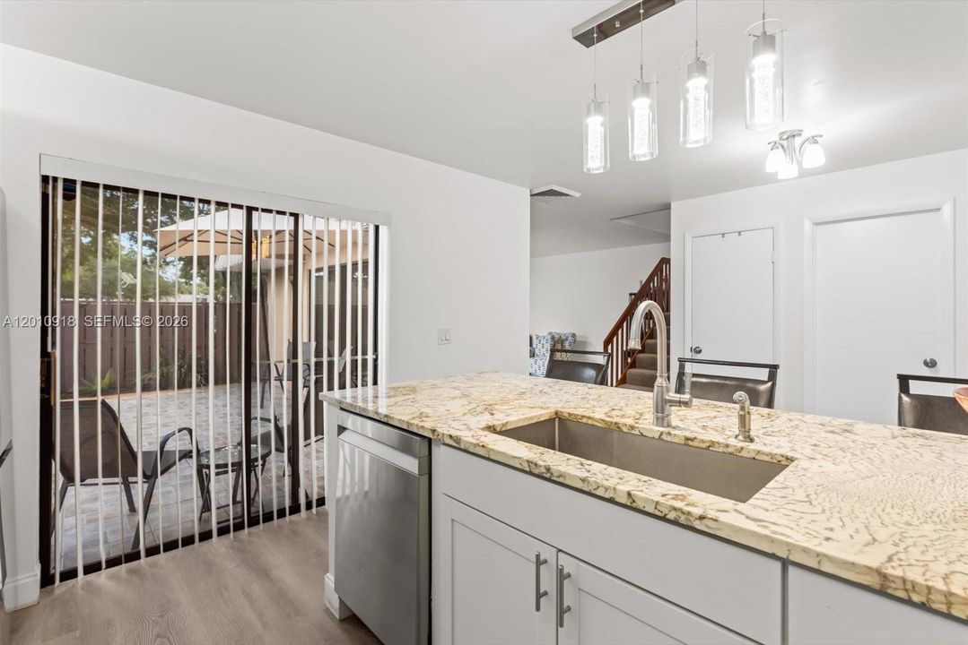 For Sale: $324,500 (2 beds, 2 baths, 1236 Square Feet)