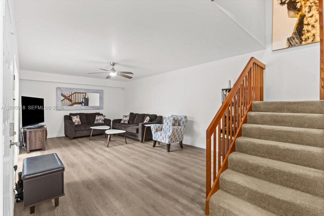 For Sale: $324,500 (2 beds, 2 baths, 1236 Square Feet)