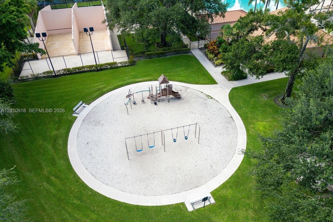 For Sale: $324,500 (2 beds, 2 baths, 1236 Square Feet)