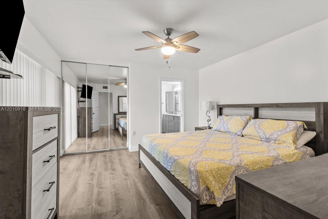 For Sale: $324,500 (2 beds, 2 baths, 1236 Square Feet)