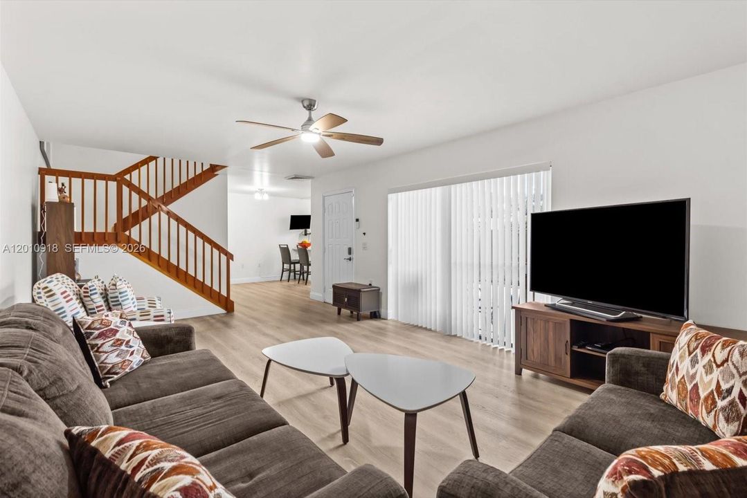 For Sale: $324,500 (2 beds, 2 baths, 1236 Square Feet)