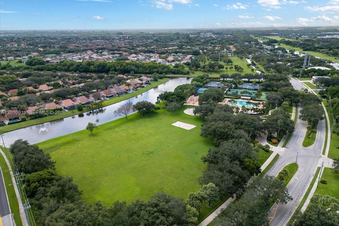 For Sale: $324,500 (2 beds, 2 baths, 1236 Square Feet)