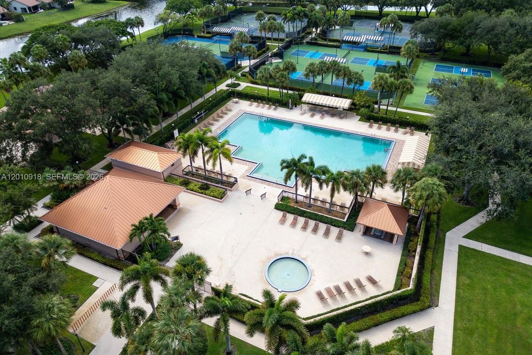 For Sale: $324,500 (2 beds, 2 baths, 1236 Square Feet)