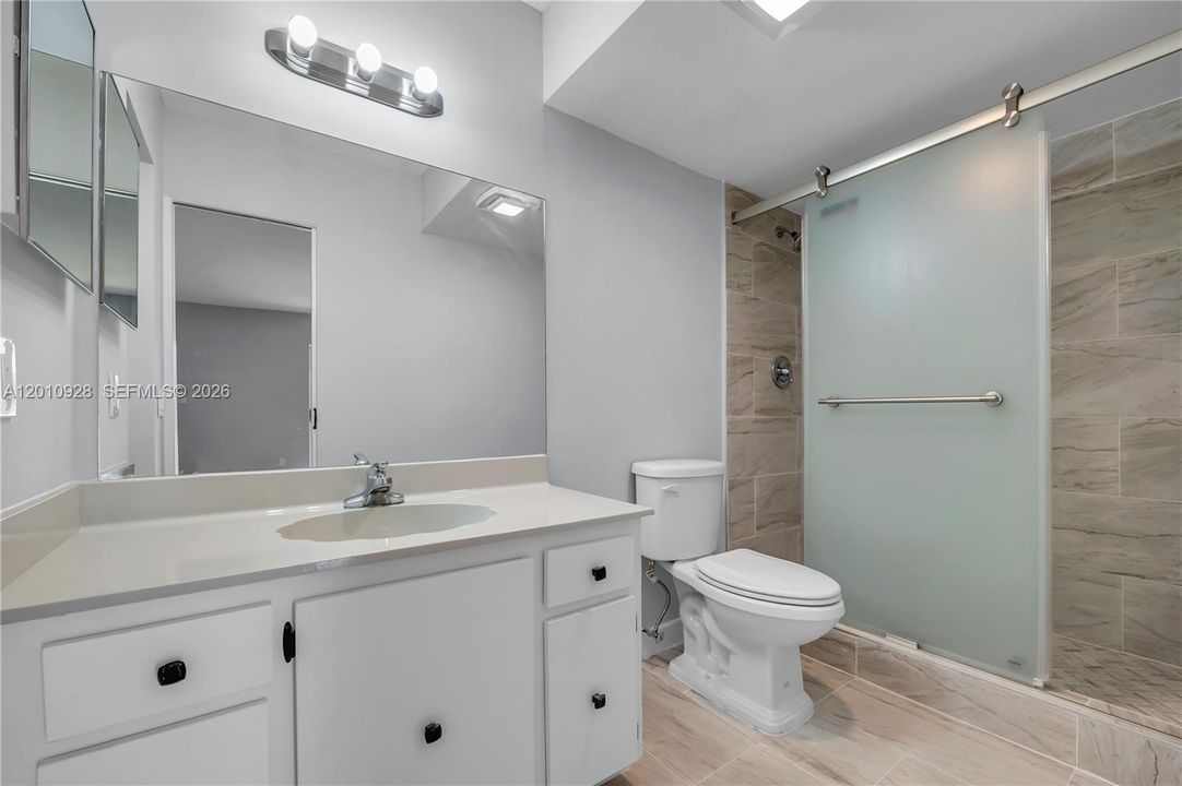 For Sale: $129,900 (2 beds, 2 baths, 1070 Square Feet)