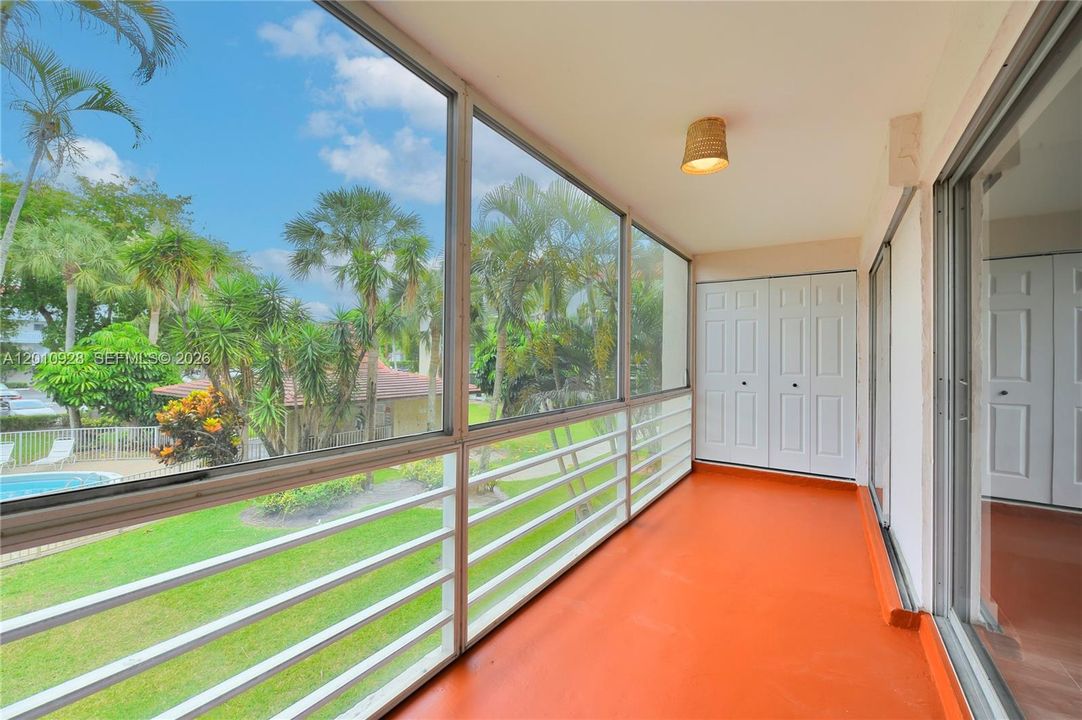 For Sale: $129,900 (2 beds, 2 baths, 1070 Square Feet)