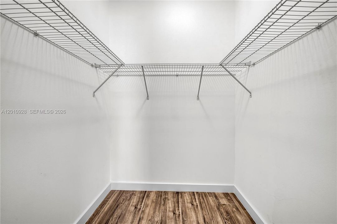 For Sale: $129,900 (2 beds, 2 baths, 1070 Square Feet)