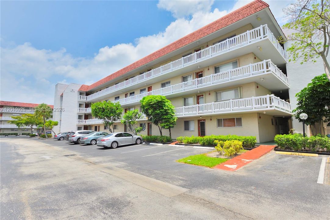 For Sale: $129,900 (2 beds, 2 baths, 1070 Square Feet)