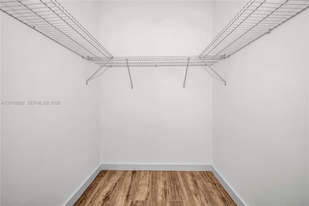 For Sale: $129,900 (2 beds, 2 baths, 1070 Square Feet)