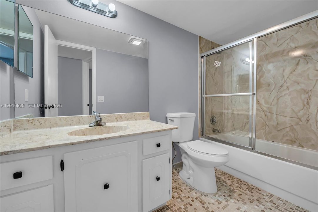 For Sale: $129,900 (2 beds, 2 baths, 1070 Square Feet)