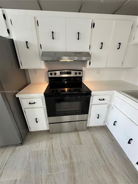 For Sale: $129,900 (2 beds, 2 baths, 1070 Square Feet)