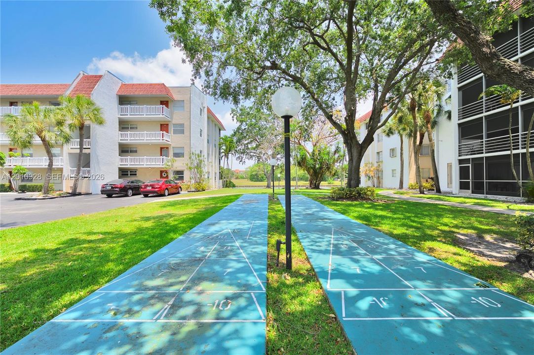 For Sale: $129,900 (2 beds, 2 baths, 1070 Square Feet)