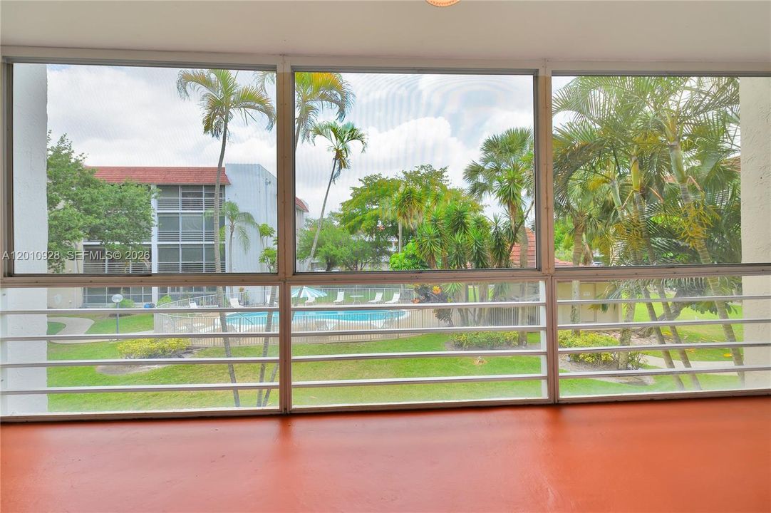 For Sale: $129,900 (2 beds, 2 baths, 1070 Square Feet)