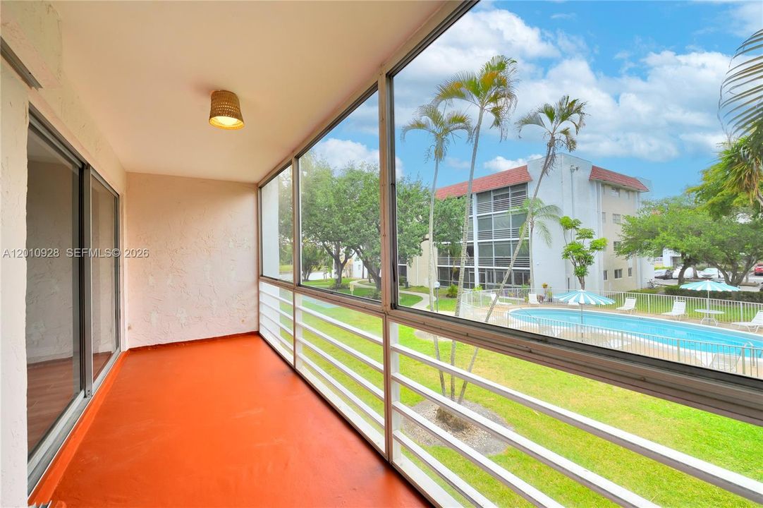 For Sale: $129,900 (2 beds, 2 baths, 1070 Square Feet)
