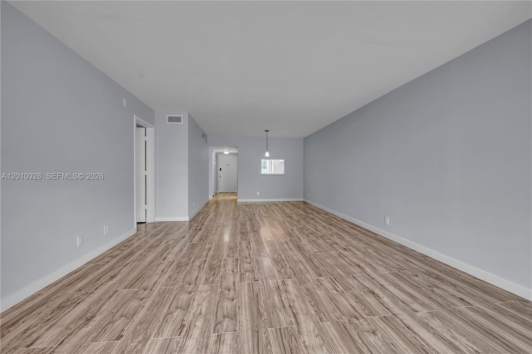 For Sale: $129,900 (2 beds, 2 baths, 1070 Square Feet)