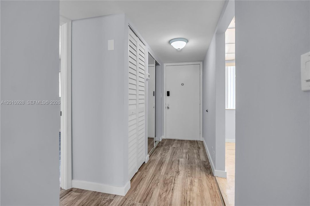 For Sale: $129,900 (2 beds, 2 baths, 1070 Square Feet)