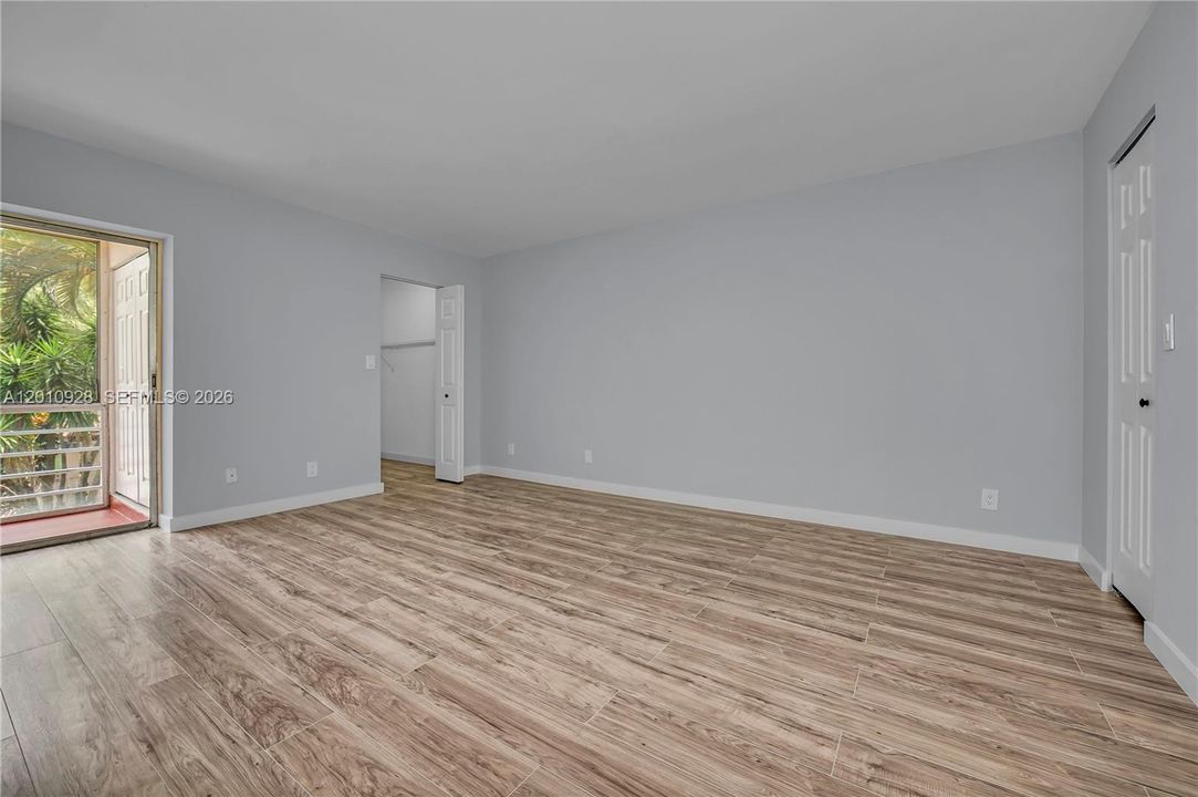 For Sale: $129,900 (2 beds, 2 baths, 1070 Square Feet)