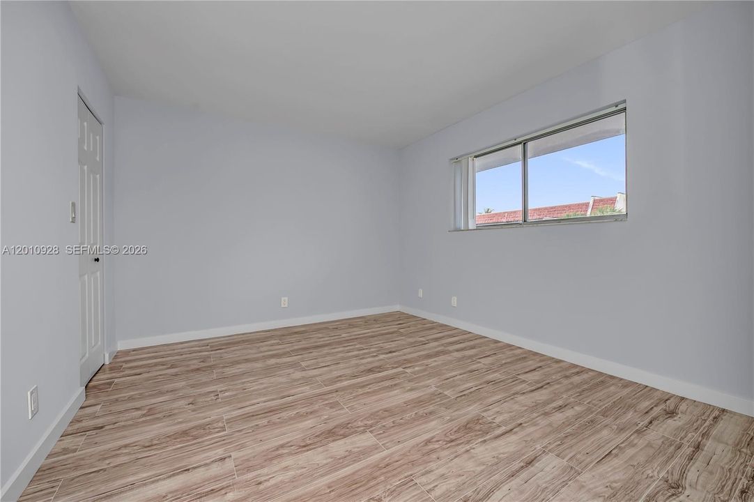 For Sale: $129,900 (2 beds, 2 baths, 1070 Square Feet)