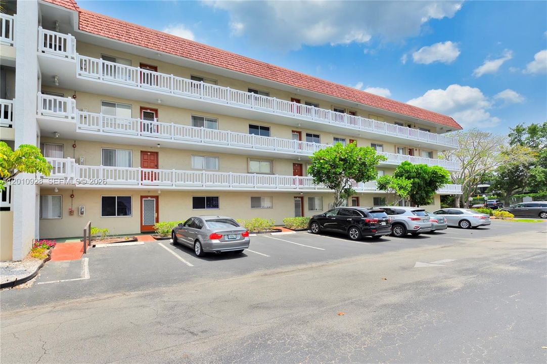 For Sale: $129,900 (2 beds, 2 baths, 1070 Square Feet)