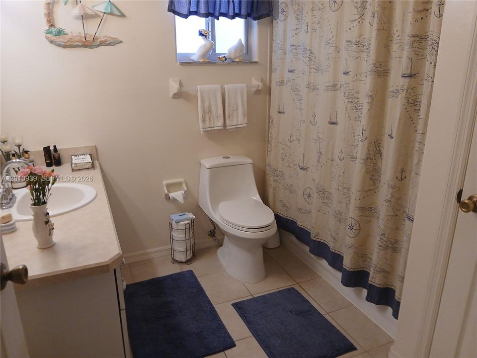 For Sale: $220,000 (2 beds, 2 baths, 1384 Square Feet)