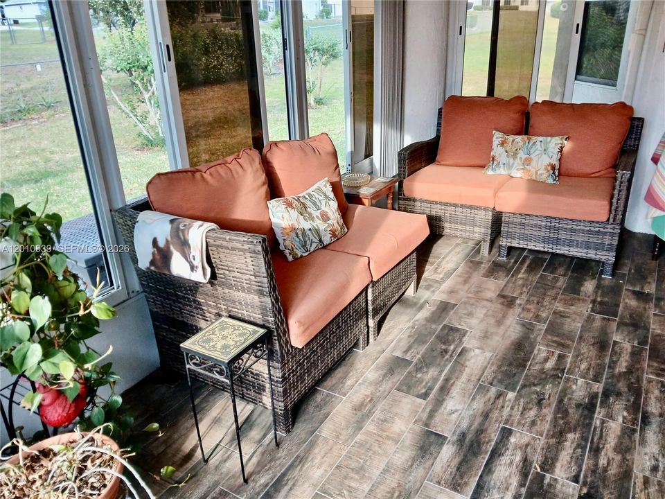 For Sale: $220,000 (2 beds, 2 baths, 1384 Square Feet)