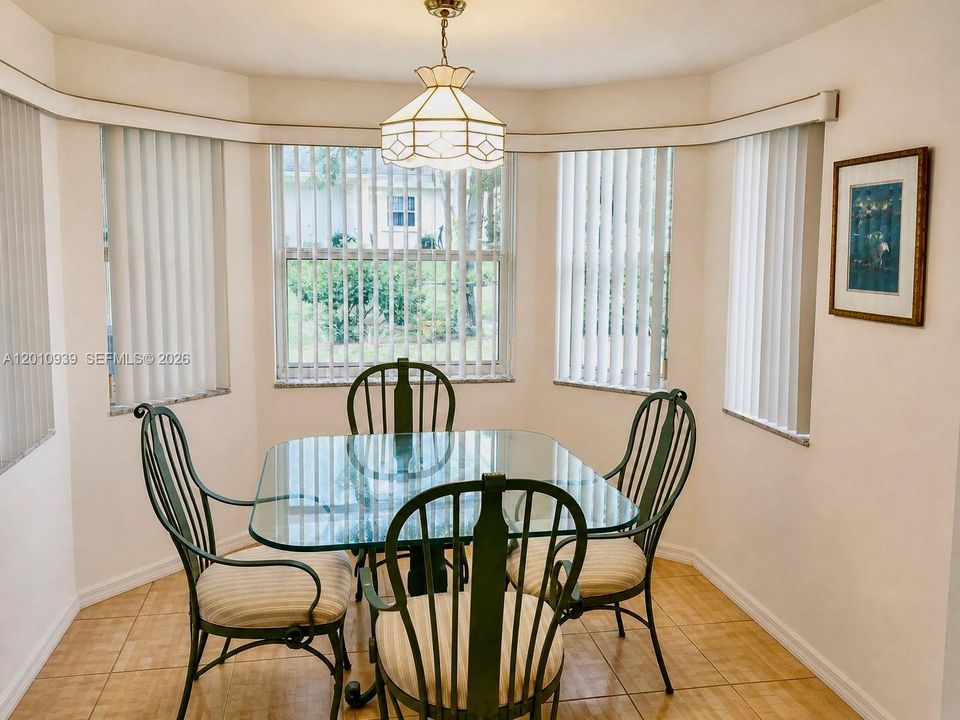 For Sale: $220,000 (2 beds, 2 baths, 1384 Square Feet)