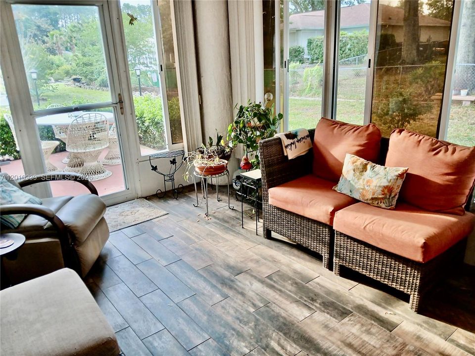 For Sale: $220,000 (2 beds, 2 baths, 1384 Square Feet)