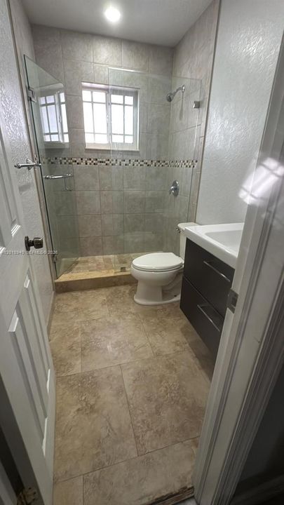 В аренду: $4,000 (4 спален, 2 ванн, 2100 Квадратных фут)