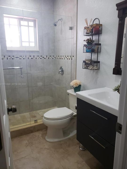 В аренду: $4,000 (4 спален, 2 ванн, 2100 Квадратных фут)