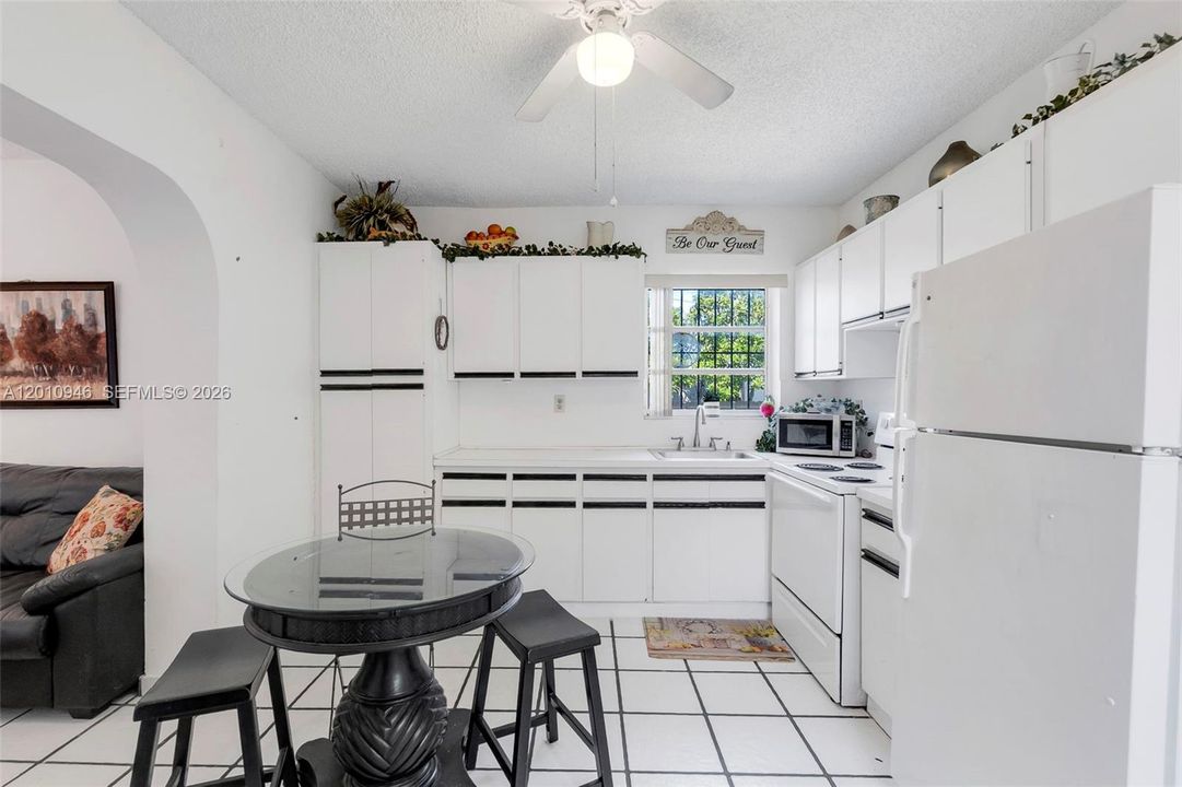 Activo con contrato: $569,999 (3 camas, 2 baños, 1350 Pies cuadrados)
