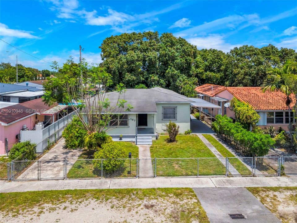 Activo con contrato: $569,999 (3 camas, 2 baños, 1350 Pies cuadrados)