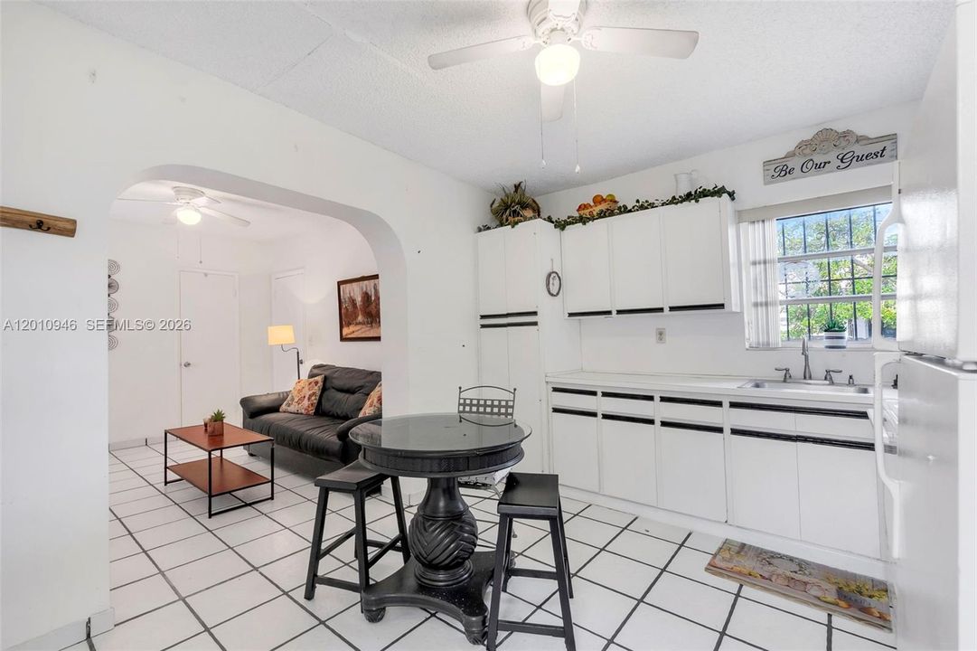 Activo con contrato: $569,999 (3 camas, 2 baños, 1350 Pies cuadrados)