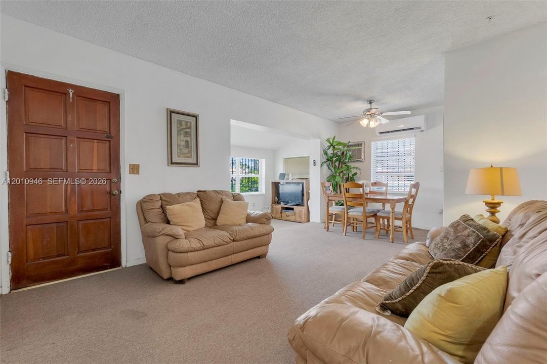 Activo con contrato: $569,999 (3 camas, 2 baños, 1350 Pies cuadrados)