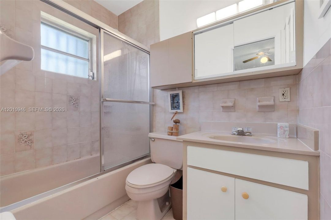 Activo con contrato: $569,999 (3 camas, 2 baños, 1350 Pies cuadrados)