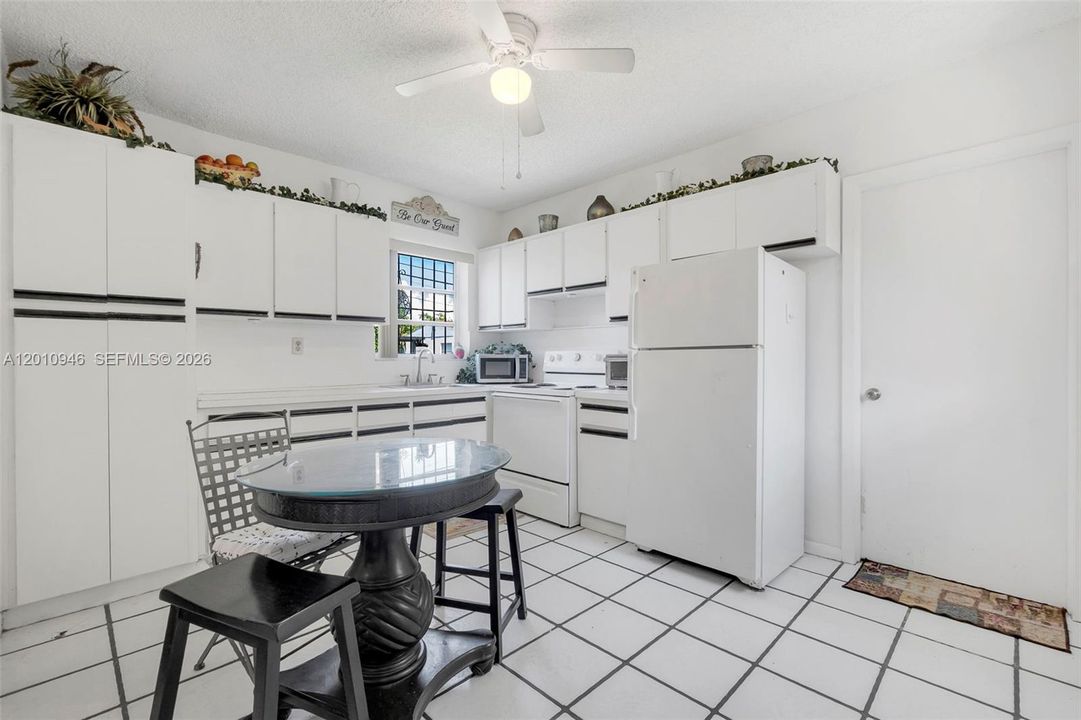 Activo con contrato: $569,999 (3 camas, 2 baños, 1350 Pies cuadrados)