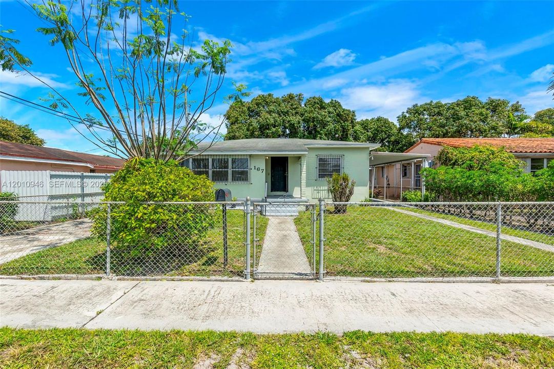 Activo con contrato: $569,999 (3 camas, 2 baños, 1350 Pies cuadrados)