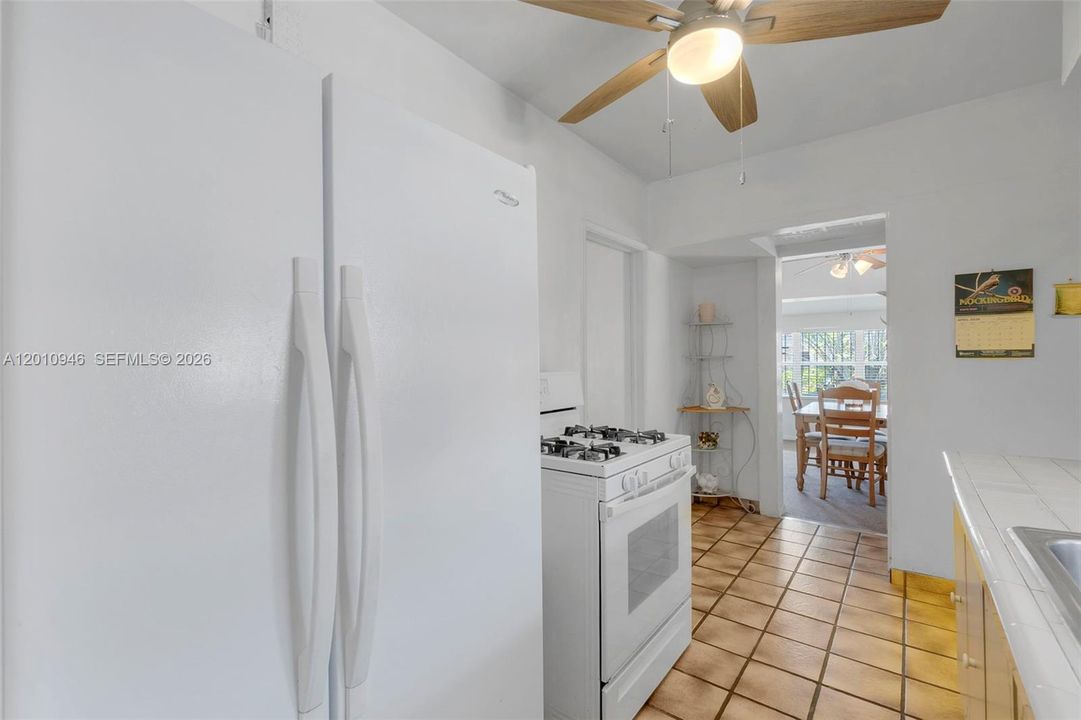 Activo con contrato: $569,999 (3 camas, 2 baños, 1350 Pies cuadrados)