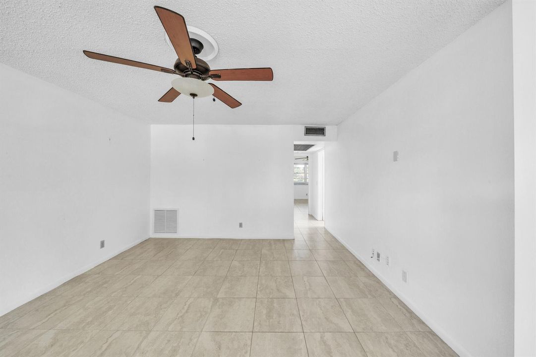 7 Living Area (2)