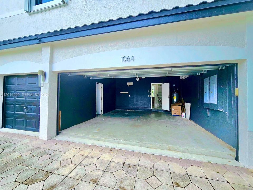 В аренду: $7,000 (6 спален, 4 ванн, 3912 Квадратных фут)