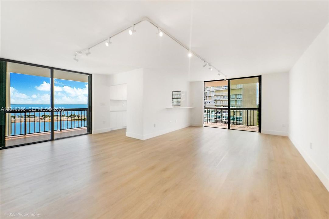 Active With Contract: $5,500 (2 beds, 2 baths, 1460 Square Feet)