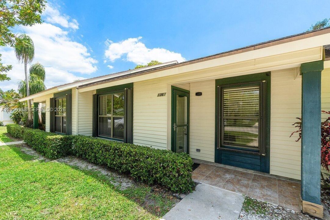 For Rent: $3,700 (3 beds, 2 baths, 1541 Square Feet)