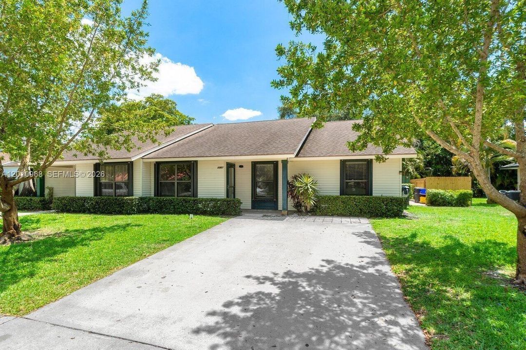 For Rent: $3,700 (3 beds, 2 baths, 1541 Square Feet)