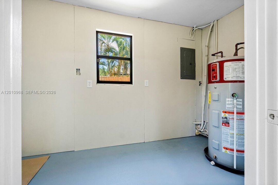 For Rent: $3,700 (3 beds, 2 baths, 1541 Square Feet)