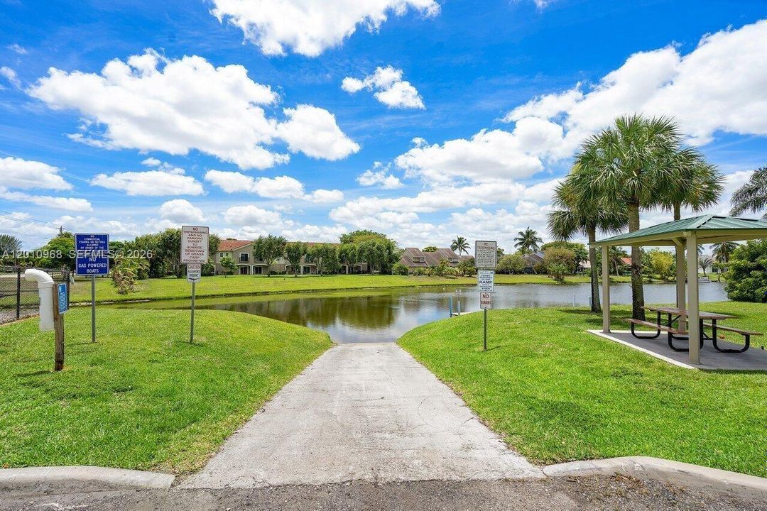 For Rent: $3,700 (3 beds, 2 baths, 1541 Square Feet)